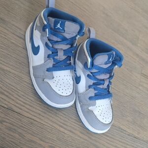 Jordan Kids Sneakers in Blue and Gray